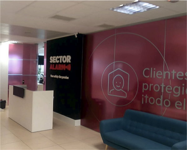Vinilo traslucido utilizado en decoración de oficinas y hogar